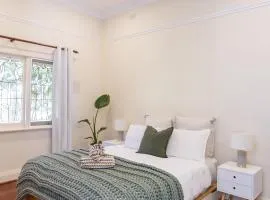 Floreat Family Home - With Kids Play Equipment