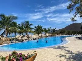 Beachfront Family Escape 3BR Samaria Club de Playa