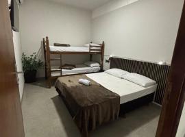 Apto Bandeirantes PR - Tv Smart, Ar condicionado, Frigabar, Wifi, hotel in Bandeirantes