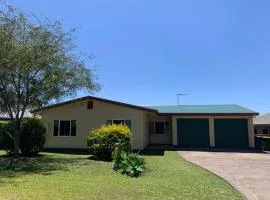 Comfy 4 Bedroom with Country Views