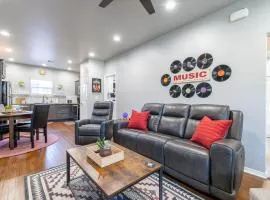 Rock & Roll House, Fiber Internet, ROKU TV, Washer & Dryer, by DT Chickasha & Leg Lamp!