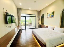 Ladona Farmstay，Dồng Xo&agrave;i的有停車位的飯店