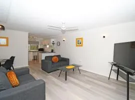 Coast Spacious Two Bedroom 1 Bathroom Apartment