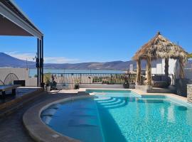 La casita Blanca, it has everything, caba&ntilde;a o casa de campo en Chantepec