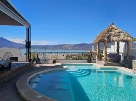 La casita Blanca, it has everything