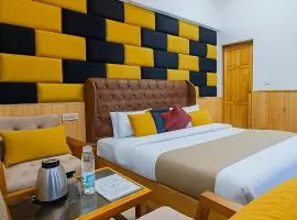 Apple Flower Himalayan Heights - Luxury Stay with Mountain Views, Parking & Garden