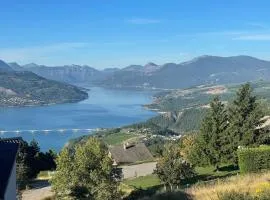 Spacious house with stunning views Puy-Sanières