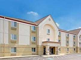 MainStay Suites Cincinnati Blue Ash, self catering accommodation in Blue Ash