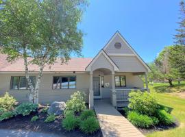 F14 Bretton Woods Condo along golf course short walk from Omni Mount Washington Hotel, hotel i Carroll