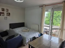 Cozy studio, 5 min from Cosne train station, 3rd floor