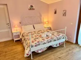 Camera in villa con bagno privato e cucina