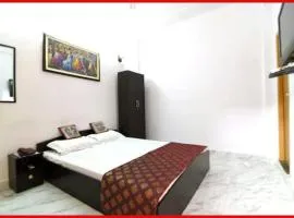 HOTEL D-S - RESIDENCY - Near Kasi Vishwanath Temple #Fully Air Conditioning -Free Wifi -Parking -Room Service #Best Hotel In Varanasi