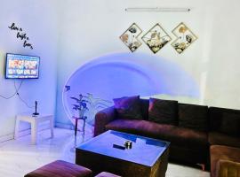 Euphoria Stay - 2BHK Cozy Mountain Homestay, hotel v destinaci Rājpur