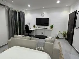 Cozy Studio Near Al Wahda Mall