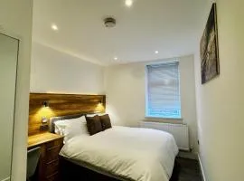 High Wycombe 1-Bed Apt: Modern & Central