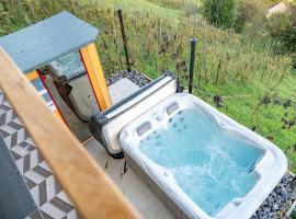 Hill Stars House, отель в городе Straža