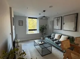 Apartment with Terrace in Uxbridge
