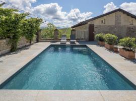 Arpusè, Relax nelle Langhe - Barolo, with Pool, Hotel in Monforte dʼAlba