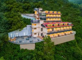 Sterling Ameris Kasauli，位于卡绍利的带热水浴缸的酒店