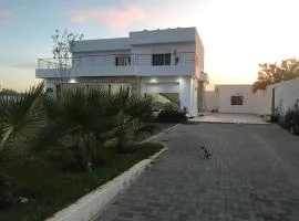 Sea View Villa, 5 min from Beach and City Center Chott Mariem