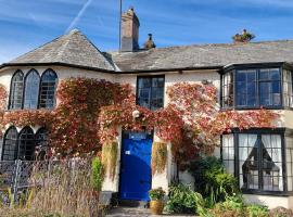 Lifton Hall, hotel in Lifton