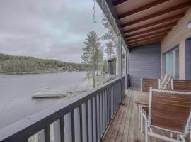 LakeVillas B4 - sis 4 kpl hissilippuja، فندق في Ukkohalla