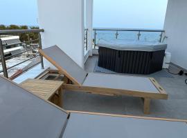 Villa Maria Lux Apartments by BookVillaEU, hotel in Nea Kalikratia