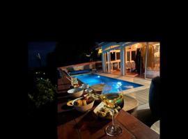 Ti lamp, &delta;&omega;&mu;ά&tau;&iota;&omicron; &sigma;&epsilon; &omicron;&iota;&kappa;&omicron;&gamma;&epsilon;&nu;&epsilon;&iota;&alpha;&kappa;ή &kappa;&alpha;&tau;&omicron;&iota;&kappa;ί&alpha; &sigma;&epsilon; La Possession