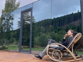 Quiet Anomaly Glamping Forest & Wellness Retreat Adults Only、Březováのホテル