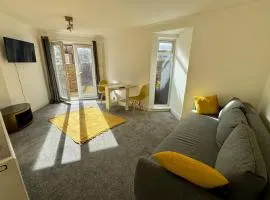 Comfortable, London 1 Bed Garden
