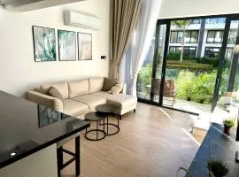 Luxurious 1 bedroom apartment situated on a premium seafront residential location