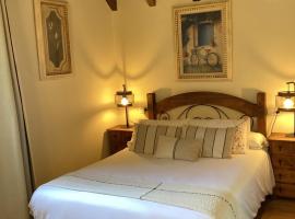 Hotel Rural Eseverry-Bosque Irati, hotel em Jaurrieta