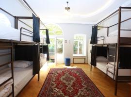 Best Atmosphere Hostel, hostel in Bakoe