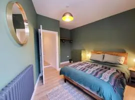 Two bedroom flat, with parking, 250m from the beach