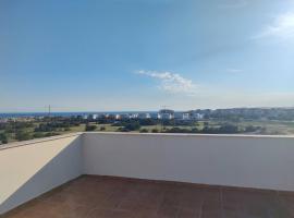 Penthouse with Ocean Views โรงแรมในเอลเอคีโด