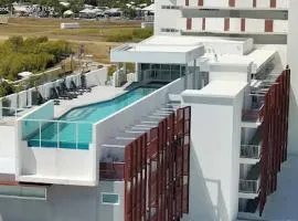 Home To Holiday at Kensington Apartment