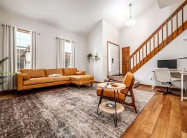 Family Friendly and quite 2 bedroom Condo Close to Fun, hotel in Fort Wayne