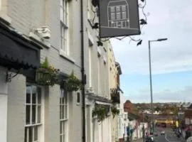 OYO The North Hill Hotel