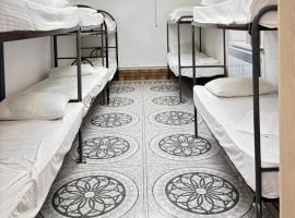 Adeke hostel, hotel in Atıraw