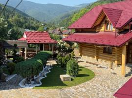 Обійми гір, παραλιακό ξενοδοχείο σε Γιαρέμτσε