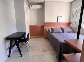 Charmoso apê, perto da faculdade e da gastronomia, hotel v destinaci Passo Fundo