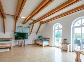 2 Bedroom Lovely Apartment In Stainz