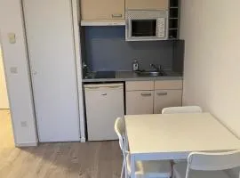 le 406, appartement 2 pieces, residence avec piscine, quartier calme proche du centre de Grasse