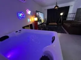 Cocon Jacuzzi et cinéma 4K P