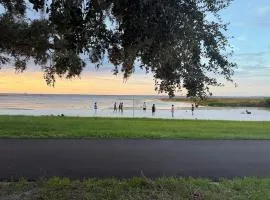Family retreat with lake views and near Disney