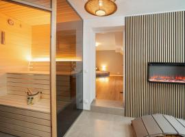 Wellness Retreat for 2 with Private Sauna & Whirlpool - Free Parking, Quiet City Center by HERO HOMES, hotel cu căzi cu hidromasaj din Graz