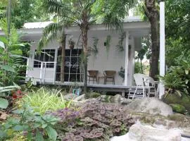 Homeku Guesthouse Room 4 Cozy Stay Close to Suvarnabhumi Airport