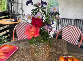 Gunilla's house in Huaröd, hotel v destinaci Huaröd