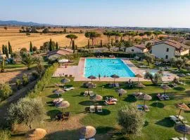 Apartments 6 beds, first floor with private outdoor area, in Residence with swimming-pool
