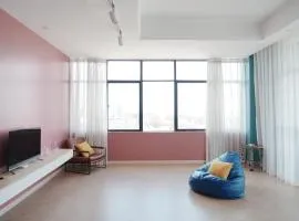 Laurel Hill Suites CBD 2BR Apt, Spacious Balcony